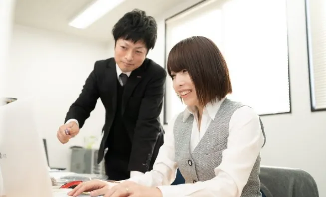 薬局内での業務風景